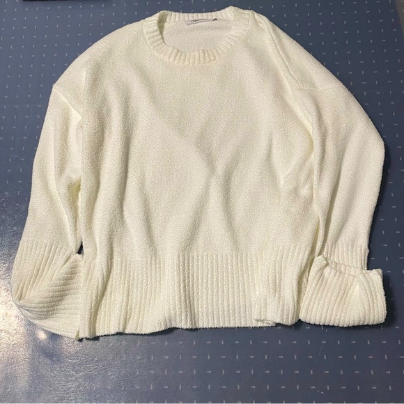 Looking For Women Sweaters That Are Comfortable And Fashionable look no more! - Picture 1 of 6